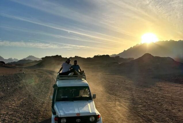 Super Safari – Wüstenabenteuer, Kamelritt & Beduinendorf (5 Stunden Erlebnis)