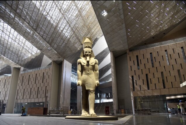 Privater Tagesausflug von Hurghada zum Grand Egyptian Museum in Kairo